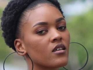 Erotiska video tērzēšana Carry-Brie