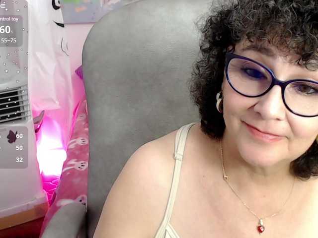 Fotogrāfijas cataleya-mom mom horny play bogboobs and squirt for you