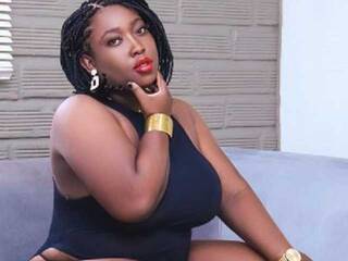 Erotiska video tērzēšana Chanel-blak