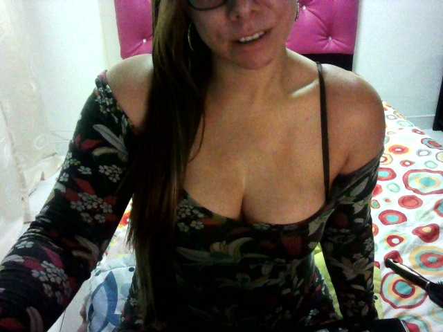 Fotogrāfijas charlotee3 Help me with my goal 888 Offer of the day C2C 60 TK and we masturbate together