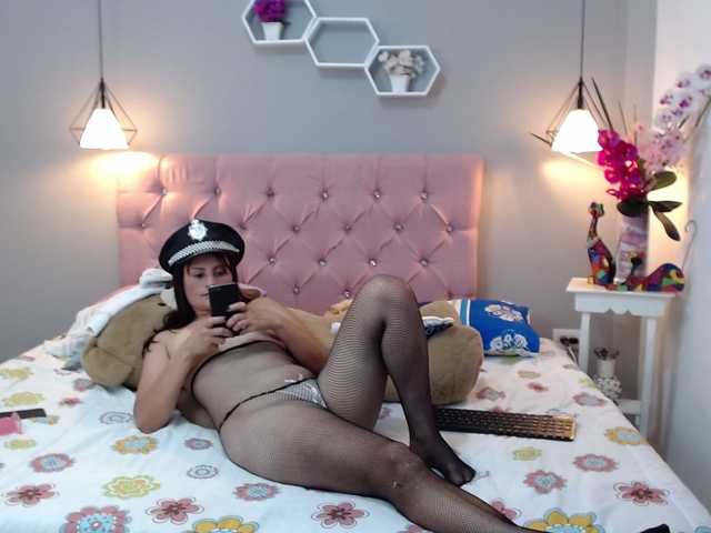 Fotogrāfijas cristhye-hot hey guys welcome to my room #anal #pussy #playwithcum #tits #sexydance #ass # playdildo