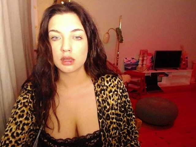 Fotogrāfijas CroftLaraxxx #joi #cei #cbt #sexy #brunette #biglips #laracroft #bigboobs #boobs #roleplay #hot #dom #femdom #fetish