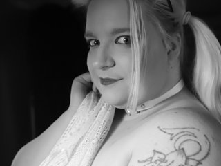 Erotiska video tērzēšana Curvy-Lucy