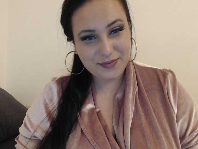 Fotogrāfijas curvyella93 welcome to the room where all dreams can come true. ask correctly and it will be given .lovense on