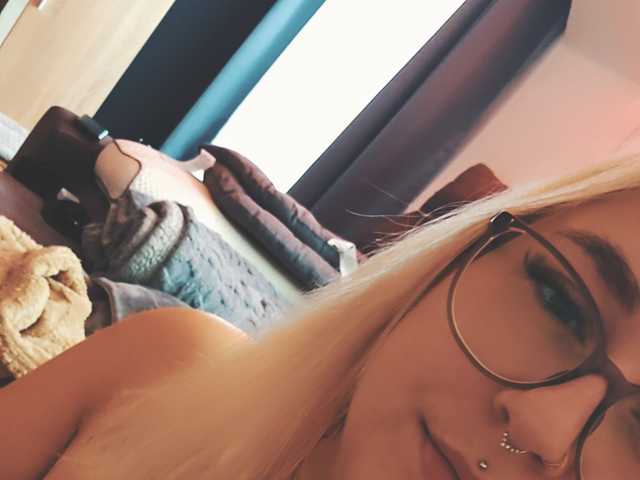 Profila foto Curvymelli97