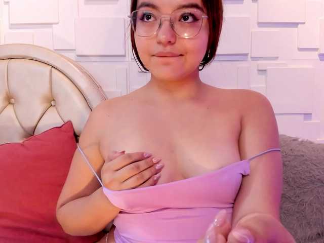 Fotogrāfijas DakotaJade I feel like playing with my boobs @remain PVT OPEN lush on