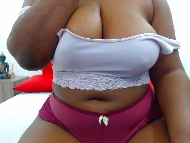 Fotogrāfijas DarnellQueen Run your tongue through my body make your way down to my #pussy and endulge yourself with my body @goal #squirt #ride #dildo / #bbw #latina #lush #hitachi #bigass #bigboobs #ebony