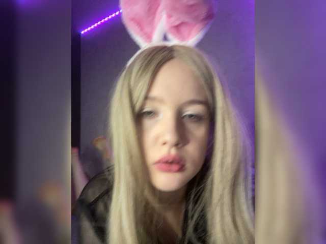 Fotogrāfijas BunnyLegendary I use lovense only in group chat and in private