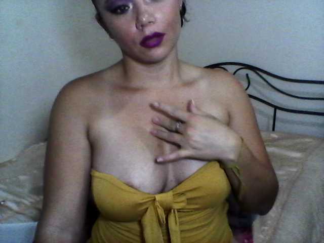 Fotogrāfijas Deyaniragrey 700 gol #loveplay, l show myself naked and without a blanket #lovely smile, #naked,