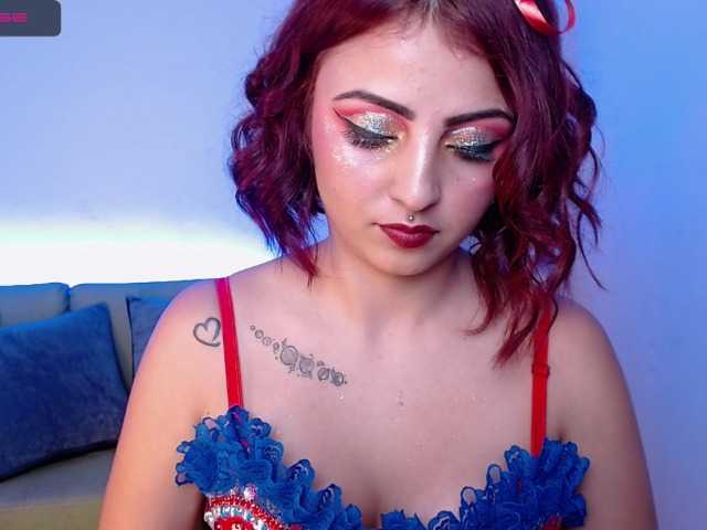 Fotogrāfijas Diamond-Red ❤️Hi guys❤️ I'm watching my father masturbating, and that made me very horny ... come help me to culminate my orgasm ♥ ♥ #lovense #ahegao #bdsm #squirt #dirty