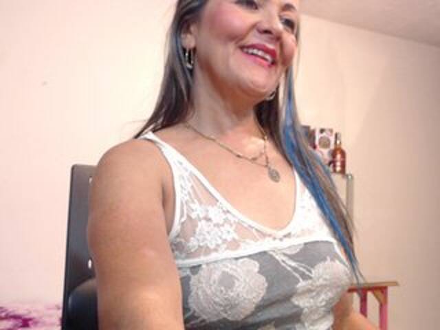 Apraides ekrānuzņēmumi SquirtNstyGrl