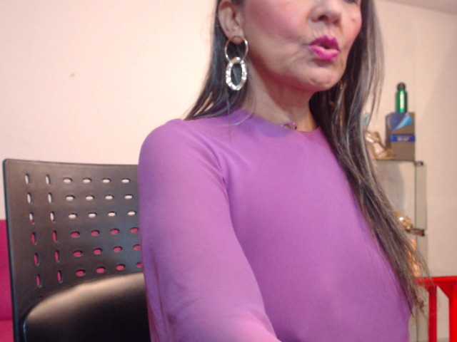 Apraides ekrānuzņēmumi SquirtNstyGrl