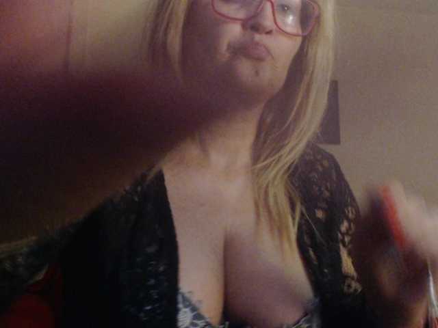Fotogrāfijas Angel_Dm_Milf welcome guys♥let´s enjoy a good moment together, your tips make me undress and make me cum&squirt for you ;) For see tipmenu type tipmenu #orgasm #squirt #bigboobs #lovense #bigass