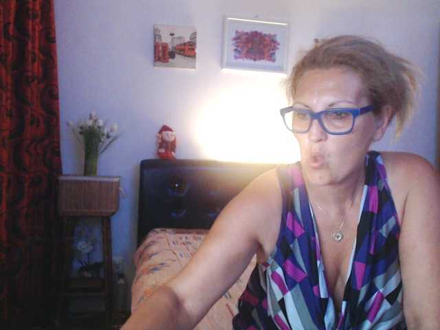 Fotogrāfijas Angel_Dm_Milf welcome guys♥let´s enjoy a good moment together, your tips make me undress and make me cum&squirt for you ;) For see tipmenu type /tipmenu #orgasm #squirt #bigboobs #lovense #bigass