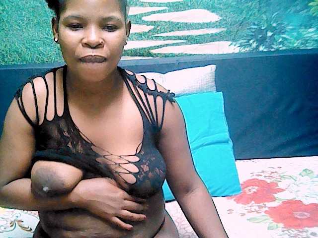 Fotogrāfijas ebonygold92 hlw everyone lets have funs guys mess my room with tokens thank u....