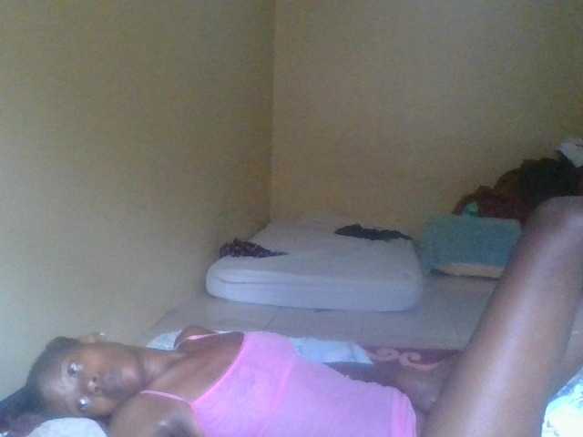 Apraides ekrānuzņēmumi EbonyNje