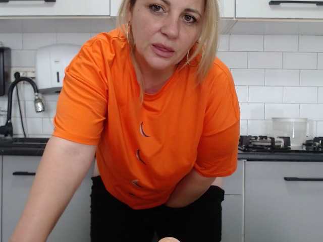 Fotogrāfijas EllaSwan #mommy#milf#mature#bigass#bigboobs# @total squirt at goal @total @sofar @remain