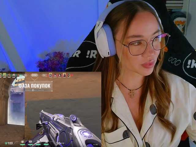 Apraides ekrānuzņēmumi Emili1-