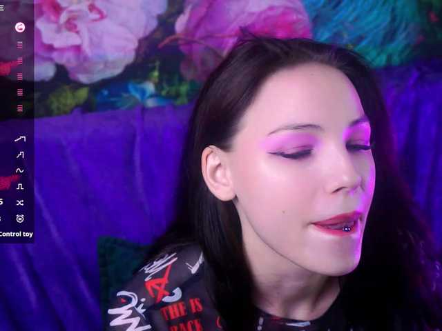 Apraides ekrānuzņēmumi EmilyLuxxxury