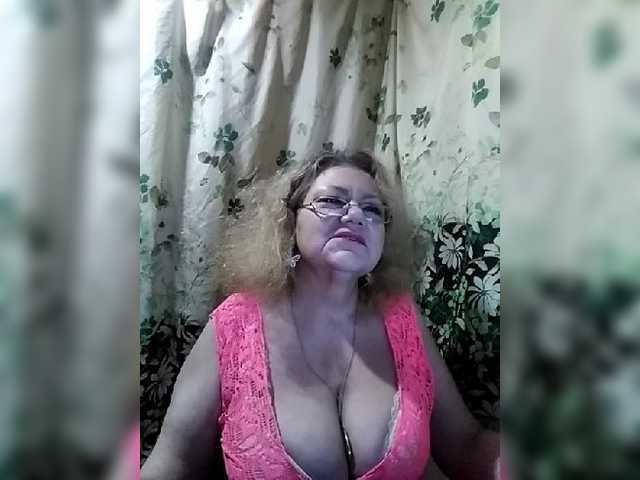 Fotogrāfijas EmpressLady Tits 100, Ass 100, Pussy in pvt, Looking at camera 80, Lovense works from 2 tokens