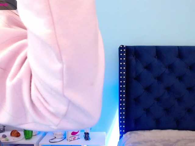Fotogrāfijas EvelynTomson 'CrazyGoal': let's play and enjoy my delicious juices ♥ at ride dildo + squirt #squirt #pussy #daddy #18 #teen @ 299