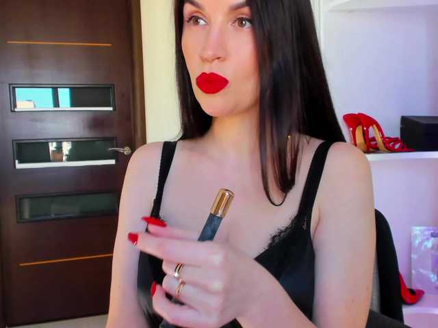 Apraides ekrānuzņēmumi Femdomheels