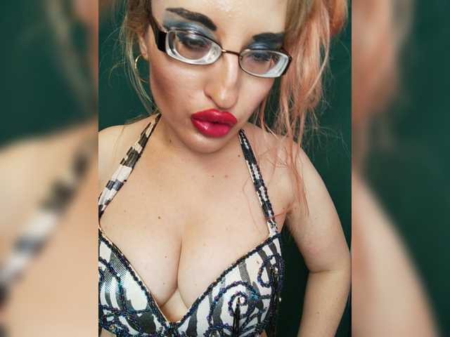 Fotogrāfijas findomgoaldigger #mistress #goddess #worshp #bdsm #biglips