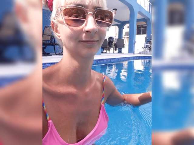 Fotogrāfijas FriskyKat 1 token- kiss, 10 tokens- PM, 100 tokens- flash. @remain nude swimming at goal Should I cum on the water jet? I'm lonely on vacation keep me cumpany.