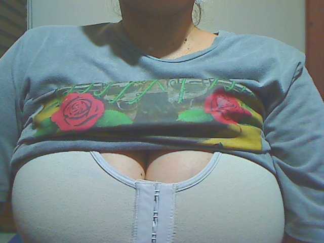 Fotogrāfijas GIOVANNA-SEX Welcome To my Room Guys...If u love me 1.000tks...or If you want to give me a day off 10.000tks...Open your cam ? 30tks...Squirt 500tks...