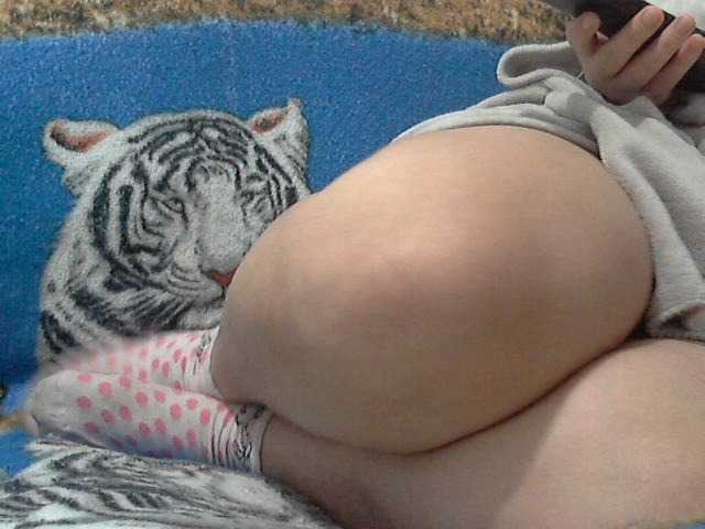 Fotogrāfijas Bigbutt1000 with 10 tokens I'll show you my ass and tits here or call me private it will be very tastymy exuberant is ready here to enjoy