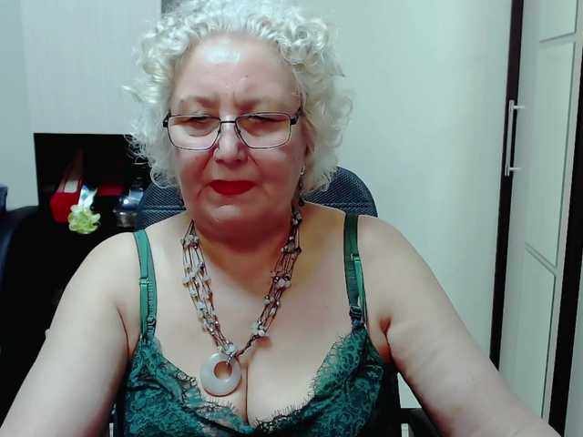 Fotogrāfijas GrannyWants all shows in clothes only for tokens.. undress only in private