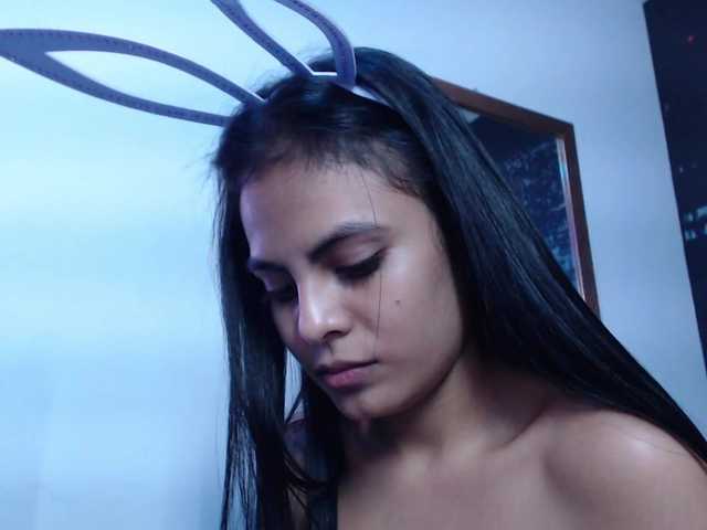 Fotogrāfijas hailyscot hello welcome to my living room #IamColombian #21years #brunette #longhair #naturalbody #single #height1.58 my god # blackeyes #smalltits
