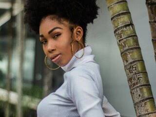 Erotiska video tērzēšana HarmonyPierce