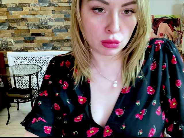 Apraides ekrānuzņēmumi HollyDoll