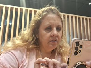 Erotiska video tērzēšana HOTBABYSUCKS1