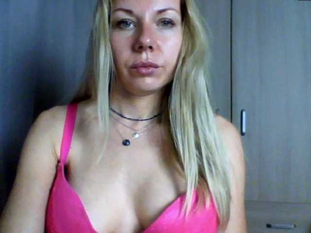 Fotogrāfijas HotDiana4U Sexy blond hottie - big natural tits - great ass - i love sex!,)