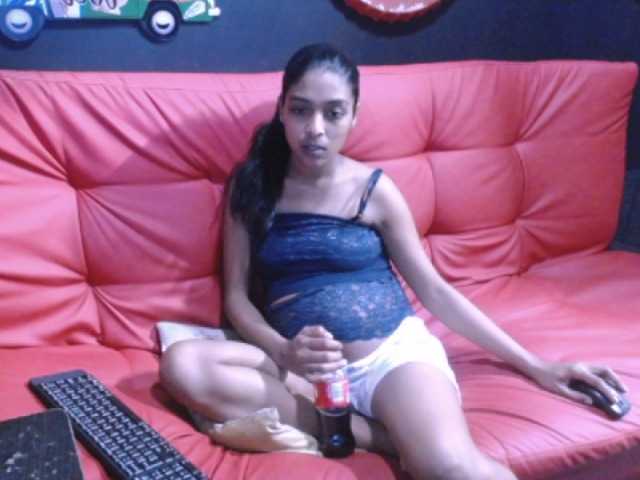 Fotogrāfijas IndianBabe21 im new lets hv some fun boys >>>>>