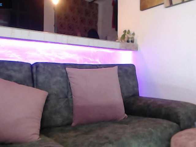 Apraides ekrānuzņēmumi Jade-Lee