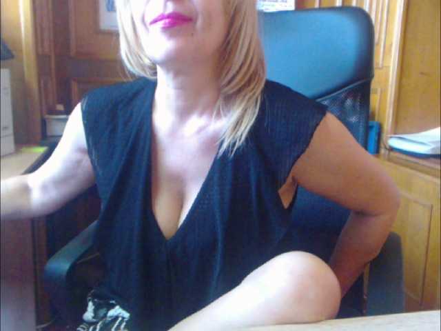 Fotogrāfijas JennaStar1 Lovense Lush ON-Use my Tips Menu!...now I'm at my office, very alone...-cam2cam