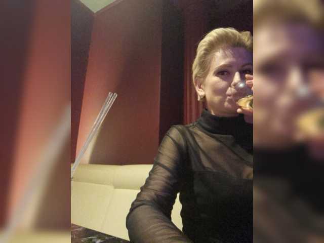 Apraides ekrānuzņēmumi M-A-D-O-N-N-A