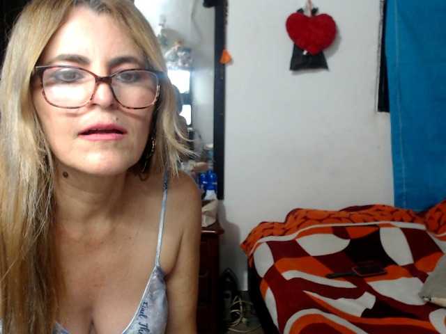 Fotogrāfijas JuanitaWouti Hello, how are you today, I'm very hot and I want to please you if you want to see me naked 40 tokes my tits 25 tokes my open pussy 50 tokes and finger masturbation or toy 70 tokes you want to see my ass and fuck it 70 tokes see camera 10 tokes show