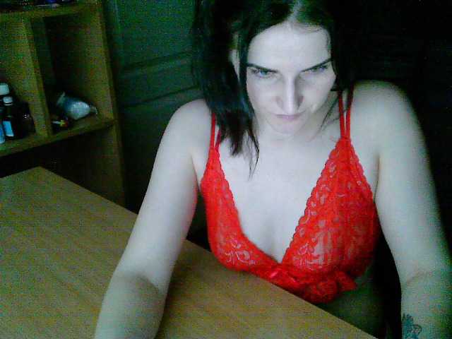 Apraides ekrānuzņēmumi JuneCalhoun