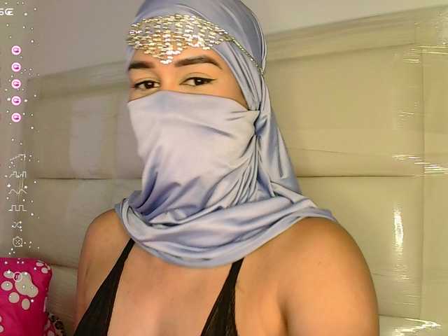 Fotogrāfijas kaalinda1 New Arab girl in this environment, shy but wanting to know everything that is related
