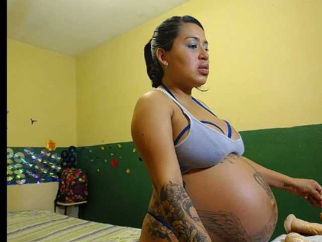 Fotogrāfijas kellylatinhot pregnancy