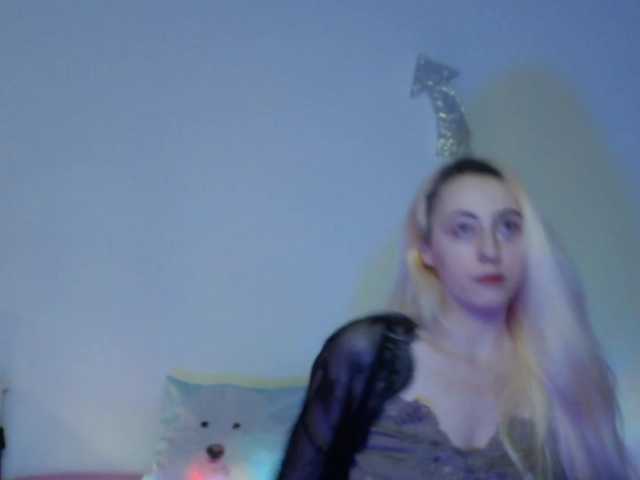 Fotogrāfijas Kittyisabelle Having fun with your Quinn! #euphoria #paypig #findom #humanatm #teamviewer #cashcow #sissy