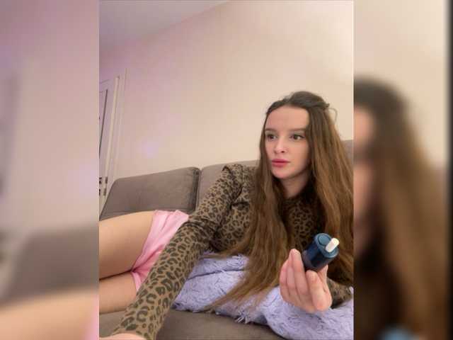 Fotogrāfijas Kriss-me hello, my name Kristina . I only go to full private. send 50 tkn before private(squirt, dildo only in private). @remain befor show naked!