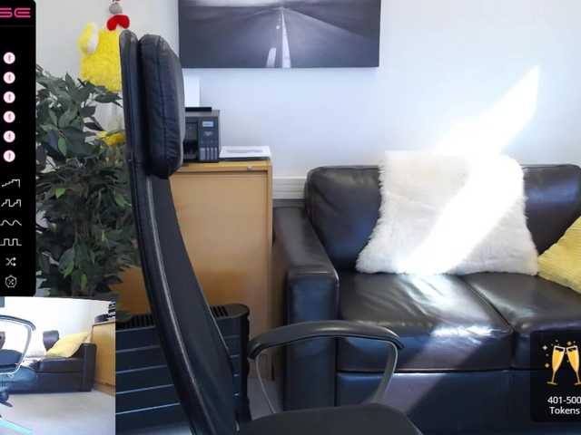 Fotogrāfijas KristinaKesh At the office! Lovense Ferri and LUSH ON! Privats welcome!!! Lovense reacting from 3 tok. 99 tok single tip before privat.