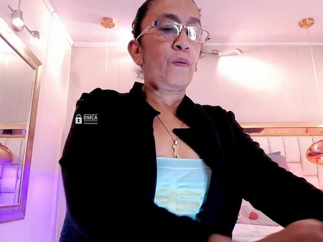 Fotogrāfijas Madame_DianaKatherine MATURE WOMEN READY TO FUCK HARD & SQUIRT! Just @remain tokens left to SQUIRT MY PUSSY! Let's do it together, daddy!