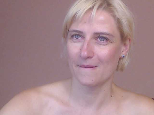 Fotogrāfijas LadyyMurena Hello guys!Show tits here for 30 tok,pink pussy for 50,all naked -90,hot show in pvt or in group or in pvt