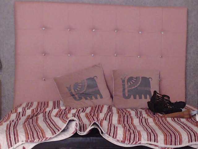 Fotogrāfijas LATIN-QUEENN welcome to my living room i love vibes make my bed wet
